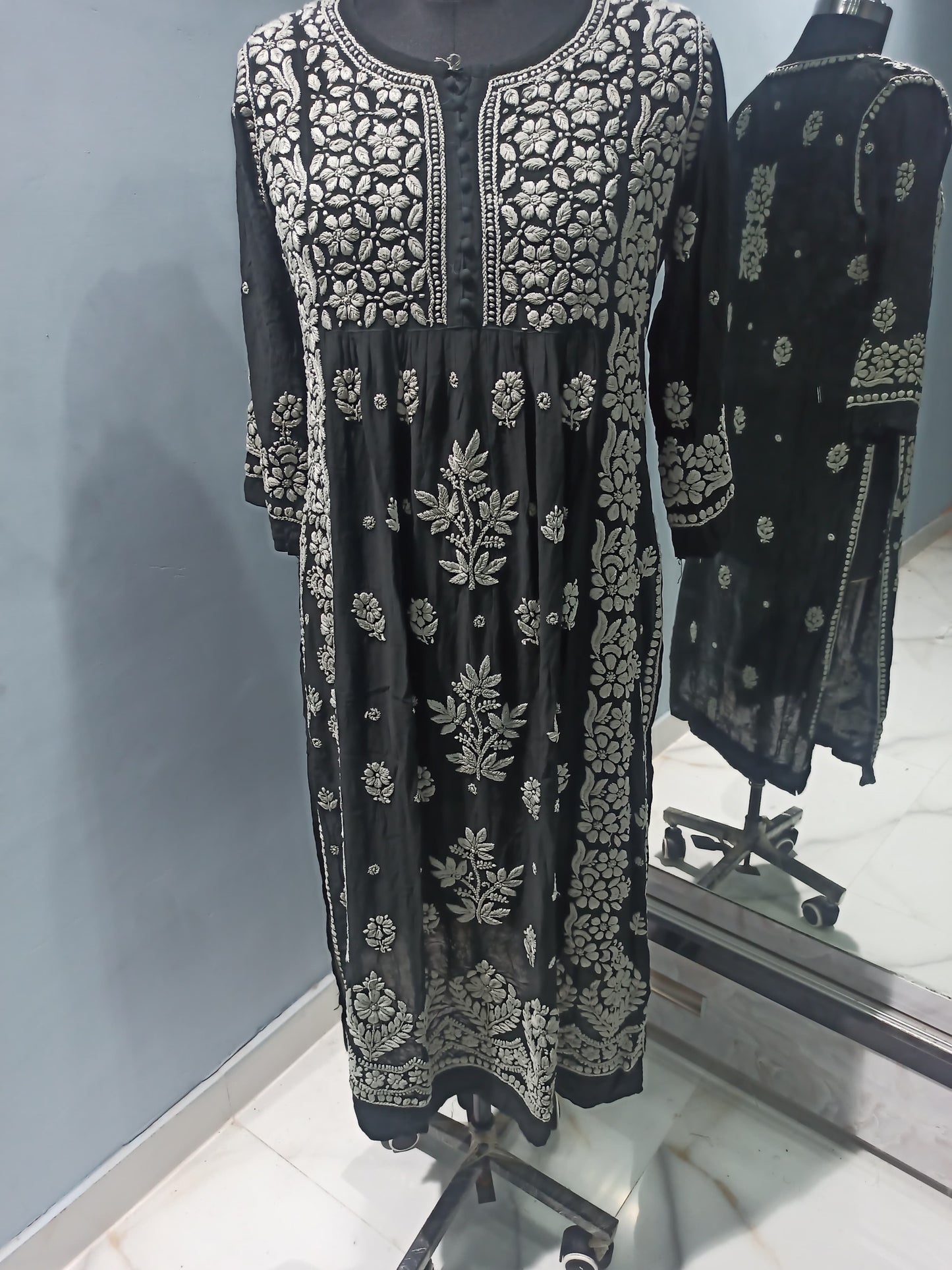 Kaya Premium Chikankari Kurta/ Set