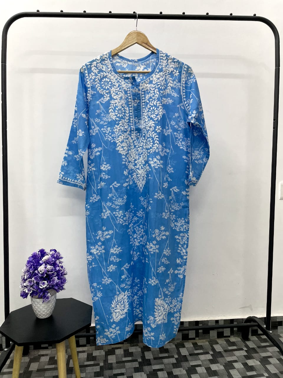 Khwabeeda Chikankari Mul Mul Mini Print Kurta