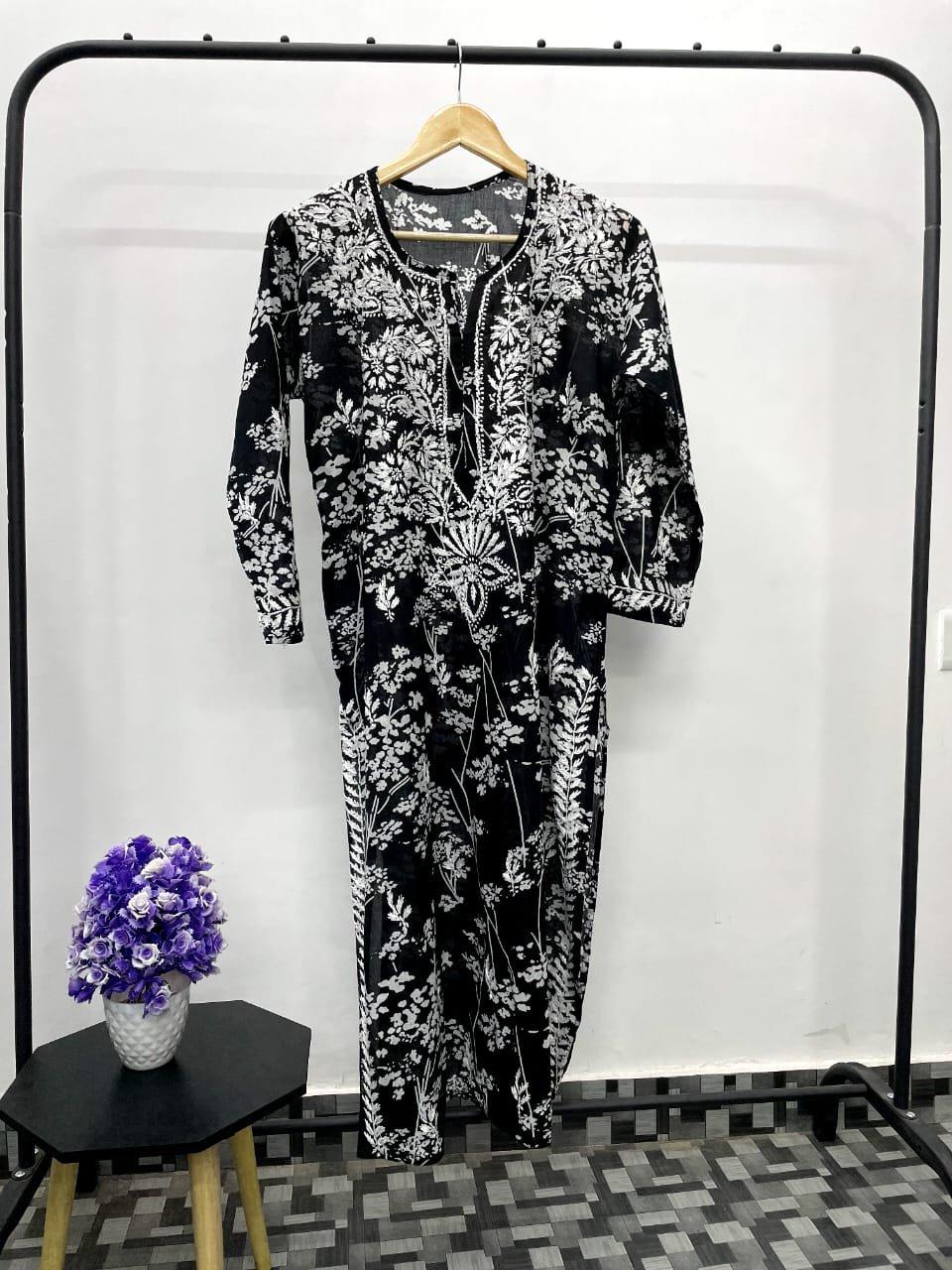 Khwabeeda Chikankari Mul Mul Mini Print Kurta