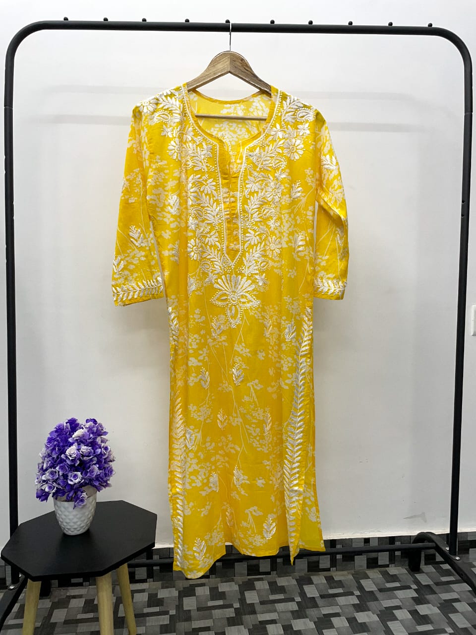 Khwabeeda Chikankari Mul Mul Mini Print Kurta